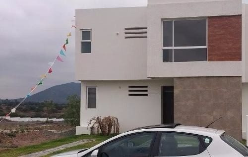 Hermosa Casa En Grand Juriquilla, 3 Recámaras, Estudio, Lujo