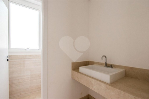 Altíssimo Padrão No Miolo Do Bairro. Casa Em Condomínio 4 Suítes Com Piscina. - 375-im83399