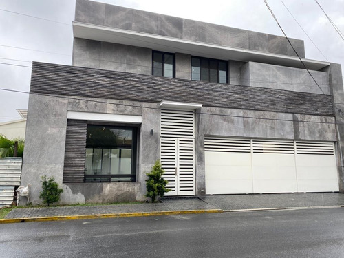 Casa En Renta En Colonia Del Valle En San Pedro Garza Garcia