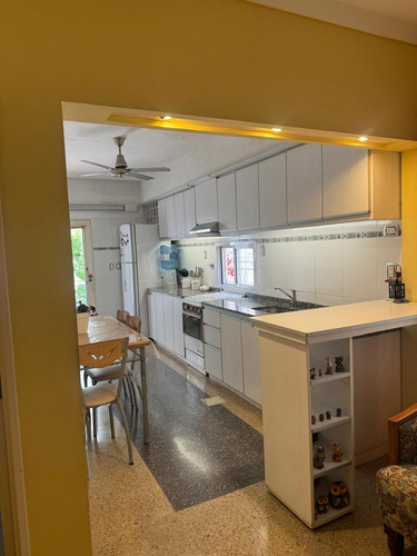 Casa 4 Ambientes Con Garage, Parque Y Quincho