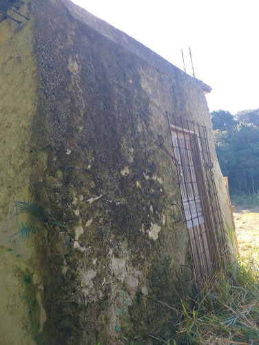 Casa Com 3 Cômodos 3x3 ,e 1 Banheiro Com Possibilidade De Au