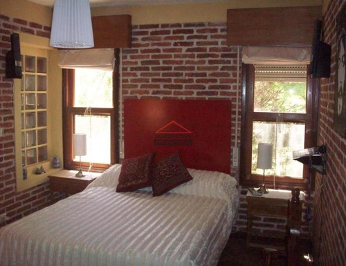 Casa En Beverly Hills, 4 Dormitorios *- Ref: 3576