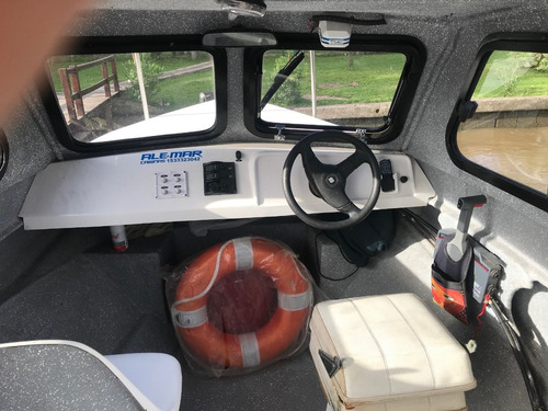 Tracker Cabinado Marca Parana 5,70 Modelo 2017