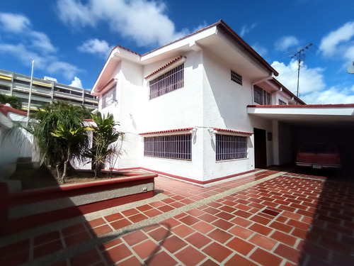 Casa En Venta Los Samanes        5h/6b/3pe