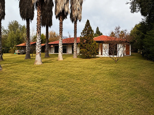 Parcela Con Casa, Piscina/ Quincho, Frente A Parque Y Laguna