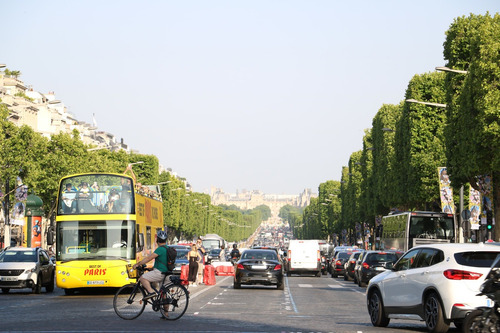 Champs-elysees-arc-de-triomphe-paris-5