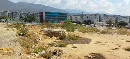 Lote De Terreno A La Venta En Catia La Mar. Ultimos En Su Tipo (tamaño) 20987 M2. Con Aprox 65 Ml Sobre Av De Acceso A Playa Grande.dentro De La Poligonal De Zona Economica Especial.25-1971gm