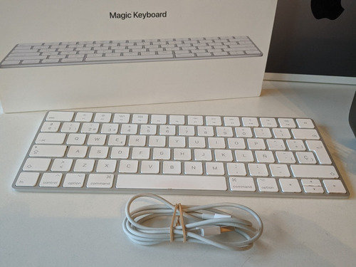 Imagen 5 de 10 de Mac Mini 2018 I3 8gb Ram 128gb Ssd + Teclado Y Mouse