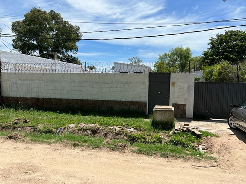 Paso Carrasco Moderna Casa Con Fondo, Piscina Y Entrada De Auto.