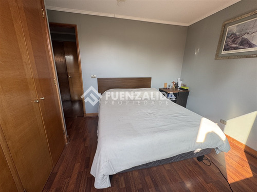Casa En Venta De 5 Dorm. En Colina