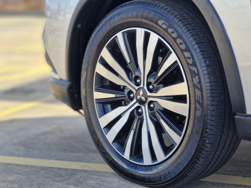 Mitsubishi Outlander 2.2 MIVEC DI-D DIESEL HPE-S AWD AUTOMÁTICO