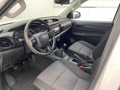 Imagen 9 de 10 de Toyota Hilux 2018 2.7 Cabina Doble Base Mt