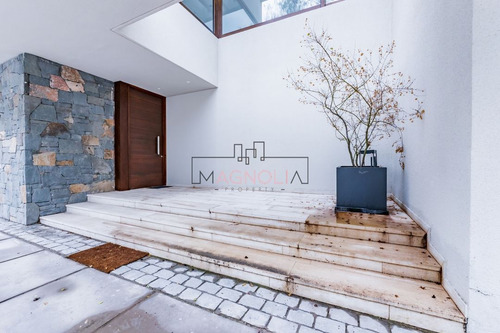 Casa En Venta De 5 Dorm. En Lo Barnechea