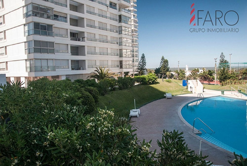 Imagen 24 de 30 de Apartamento De 1 Dormitorio En Torre De La Mansa Con Servicios - Punta Del Este Mansa