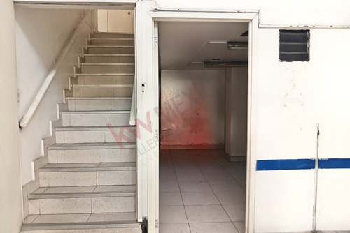 Edificio Con Local En Esquina Sobre Avenida Principal: Calz. Ignacio Zaragoza