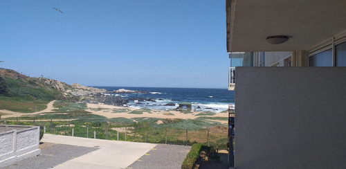 Departamento A Los Pies Del Mar, Con Una Vista Privilegiada.