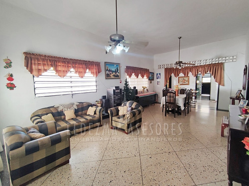Imagen 3 de 10 de Ledezma Asesores Vende Casa Con Terreno Amplio, Situada Entre La Avenida Bolívar Y La Principal De Las Moreas, Ciudad Bolívar - Venezuela