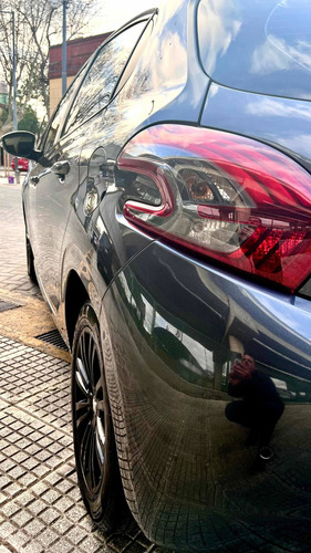 Imagen 8 de 15 de Peugeot 208 2018 1.6 Allure
