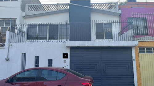Vendo Casa Paseos De Churubusco. Parque Tezontle, Plaza Oriente A 400 Mts. Central De Abastos , Metrobus Rio Teolutla A 50 Mts., Central De Abastos., Foro Sol. A 5 Minutos. Aeropuerto A 10 Min.