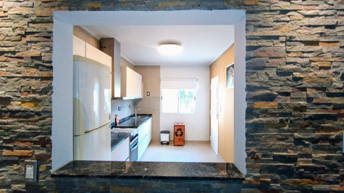 Casa De 3 Ambientes Reciclada A Nuevo En Ituzaingo - Excelente Ubicacion A 200 Metros De Acceso Oeste