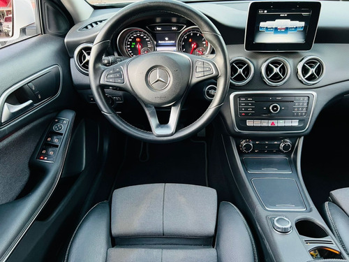 Imagem 10 de 15 de Mercedes Benz Gla 200 Style 1.6 Cgi Turbo Branco 2018