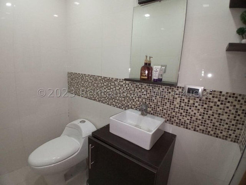 Juan Carlos González. Renta House Carabobo Vende Hermoso Townhouse Urb. Manantial Naguanagua Mls #23-30388 Rah/jcg.