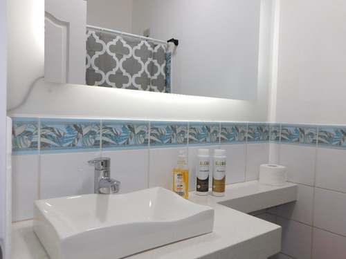 Salinas Sector Malecón Yacht Club- Ubicación Central A 3 Cuadras Playa- Mar Departamento Tipo Estudio Amoblado Equipado Área Tranquila-segura- Comercial