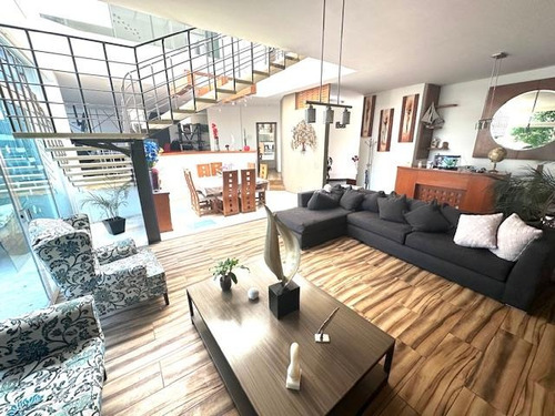 Club De Golf Bellavista, Vendo Casa Moderna Contemporánea De 3 Niveles, Un Sótano Con Cuarto Para T.v,, 4 Amplias Habitaciones, La Principal Con Vestidor Y Amplio Baño Con Jacuzzi, Jardín, Estudi