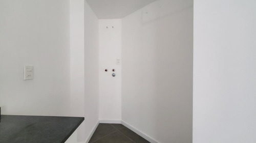 Imagen 10 de 21 de Apartamento, 2 Dormitorios, Vista A Rambla, Ciudad Vieja. A