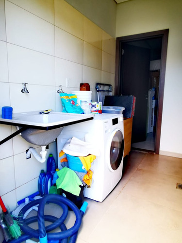 Duplex Amoblado Con Piscina En El Barrio Santa María: 3 Habitaciones Y 3 Baños