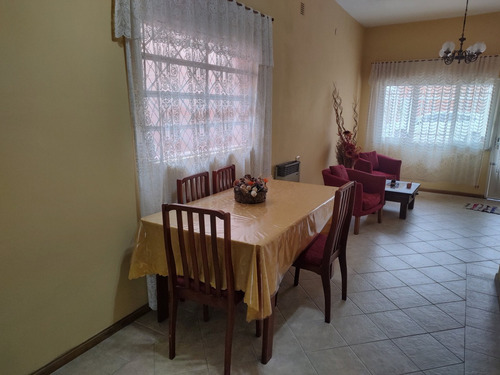 Casa 2 Dormitorios Garage Patio Quincho Azcuenaga