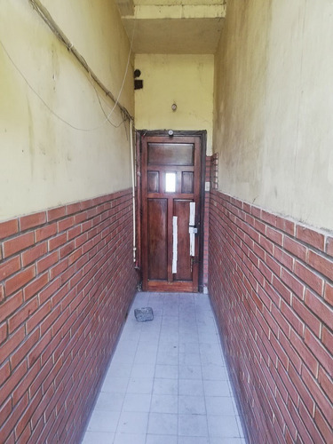 Imagen 2 de 28 de Casa De 4 Ambientes Mas Casa De Tres Ambientes Al Fondo Con Fondo Libre.