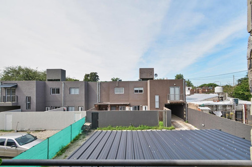 Duplex En Venta Cochera Y Jardín En Ituzaingó