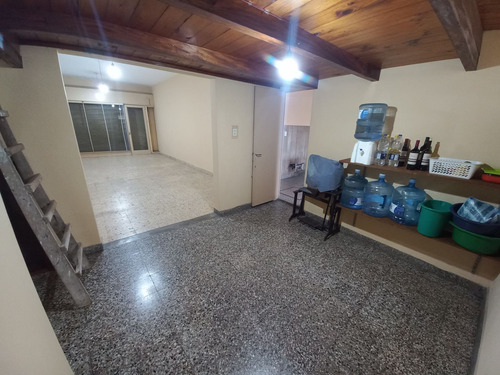 Casa + 2 Locales En Inmaculado Estado De Conservación!