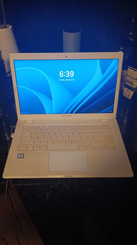 Asus Laptop  Con Su Cargador Modelo C423n 