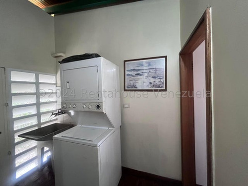 Impecable Y Bello Apartamento En Alquiler Ubicado En San Román 24-22455