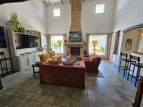 Casa En Venta Y Alquiler Temporal En La Barra, Excelente Comodidades, Muy Lindo Entorno, 3 Dormitorios