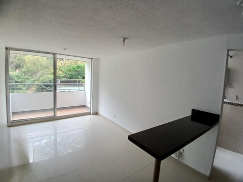 Apartamento En Arriendo Ubicado En Medellin Sector Loma De Los Bernal (23837).