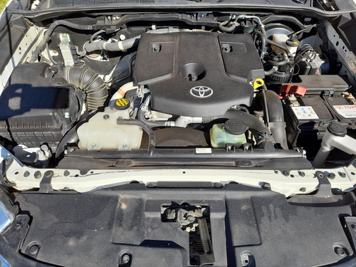 Toyota Hilux 2.8 Cd Srv 177cv 4x4 At 2018