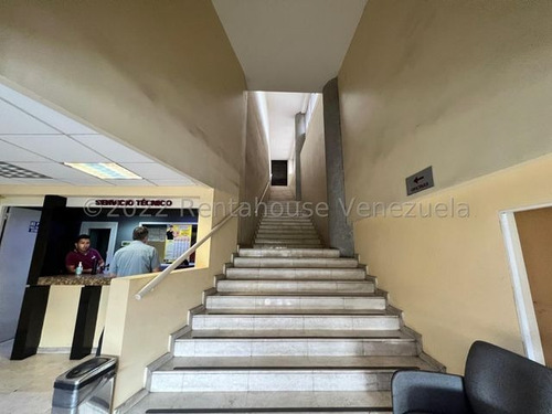 Imagen 22 de 30 de Venta De Estupendo Edificio En Prado De María / Gc 22-28408