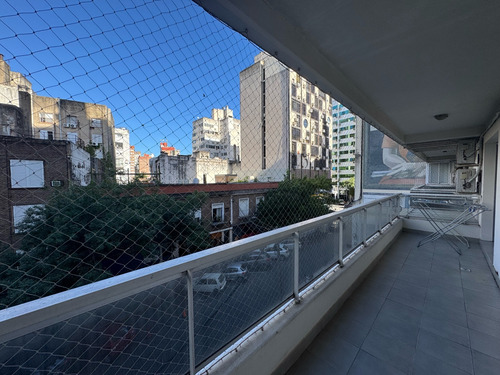 Venta - Departamento De Tres Dormitorios Con Balcón Y Cochera En Centro Río, Rosario
