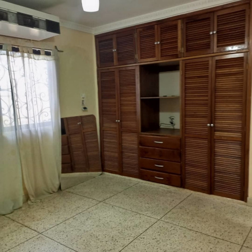 Imagen 22 de 28 de Casa Céntrica Calle Cerrada Sin Amoblar, Aire Acondicionado Central, Estilo Colonial En Alquiler Y/o Venta Trigal Norte (hg)