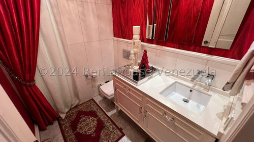 Bella Casa En Venta En El Country Club. 24-14240. Cr