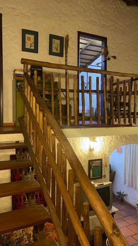 Vendo Preciosa Casa En 2 Plantas, Gran Terreno, Muy Buen Estado, Parque Del Plata Sur.