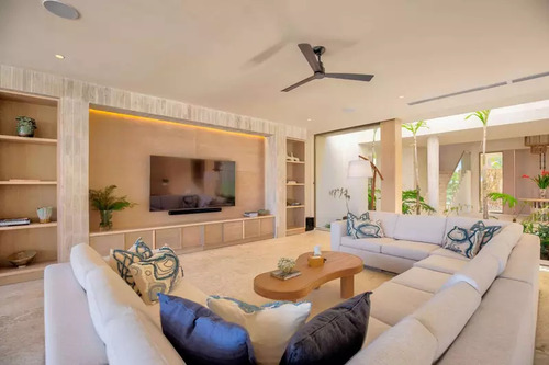 Unwind In Secluded Luxury At Villa Lorenneembark On A Sere