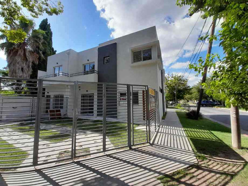 Duplex En Venta En Castelar Sur