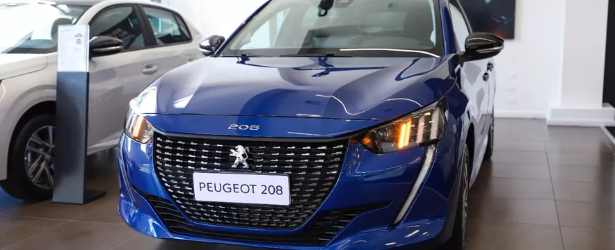 Peugeot 208 Feline At Am24 - 0km