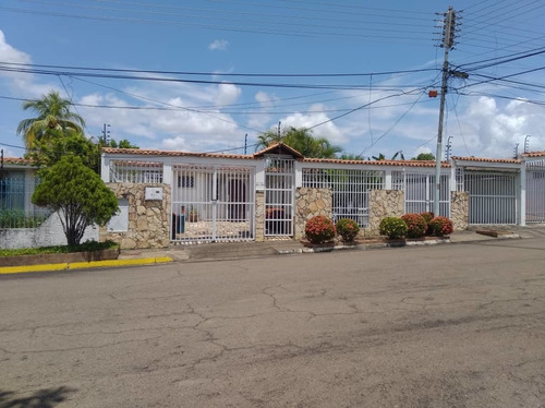 Imagen 1 de 13 de Casa En Jardín Levante Puerto Ordaz