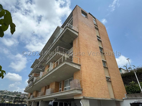 Espectacular Apartamento Duplex Con Clima De Montaña Y Terraza, Urb. Alto Hatillo. Mo 24-24908