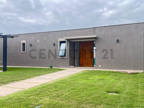 Se Vende Casa En Barrio Privado Lar De Vieytes Ii